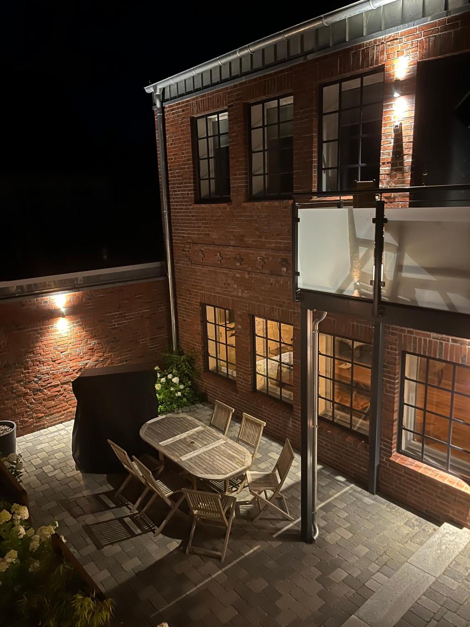 Loftwohnung 2 Simmerdeis An Der Gracht Friedrichstadt Exteriör bild