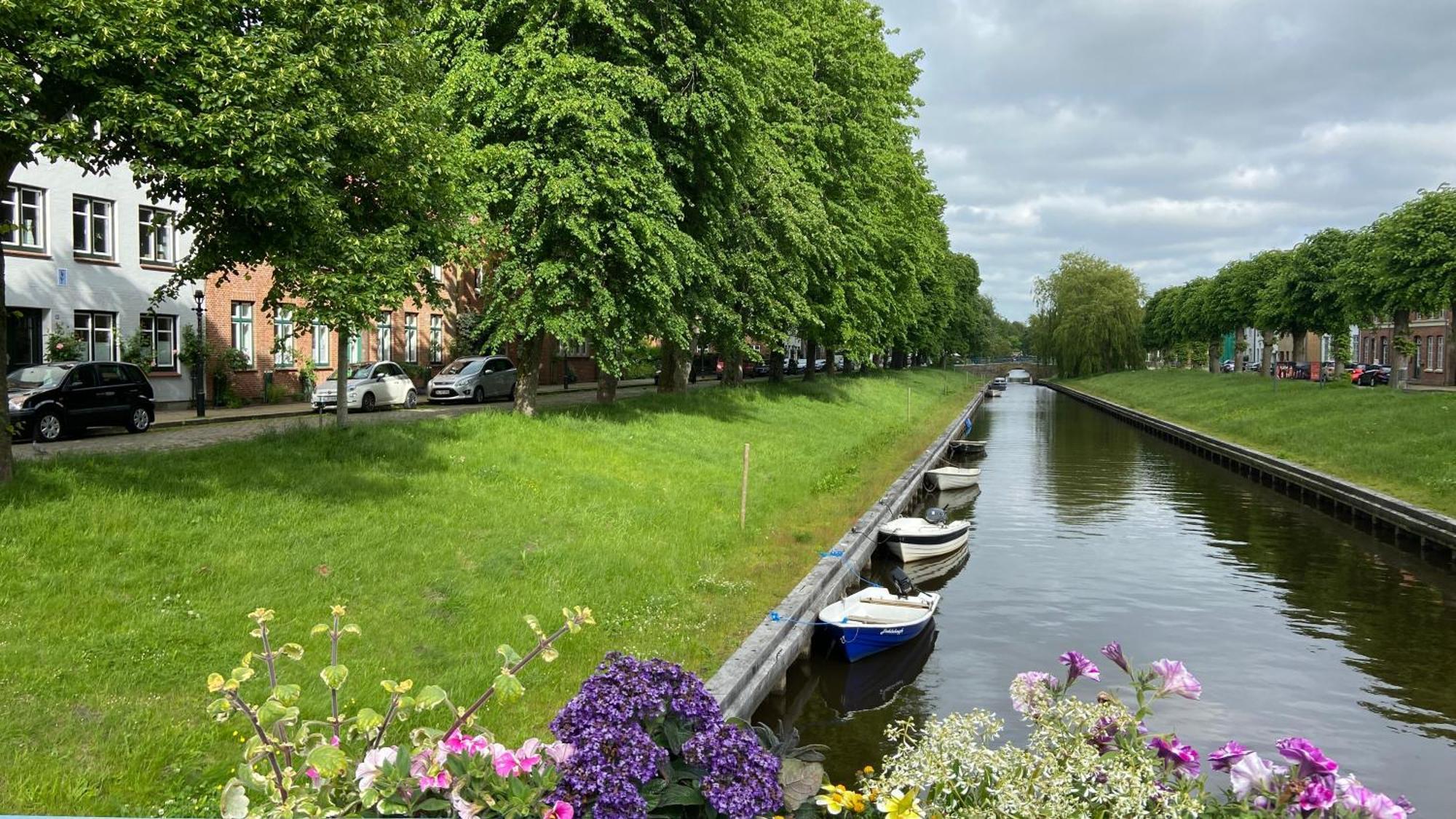Loftwohnung 2 Simmerdeis An Der Gracht Friedrichstadt Exteriör bild